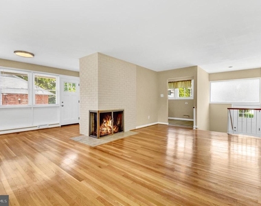 10228 Farnham Drive - Photo Thumbnail 7