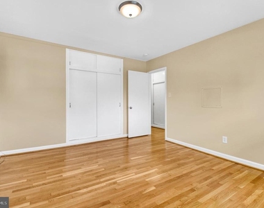 10228 Farnham Drive - Photo Thumbnail 17
