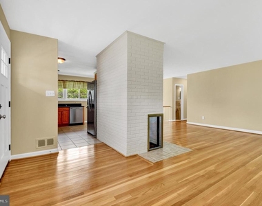 10228 Farnham Drive - Photo Thumbnail 11
