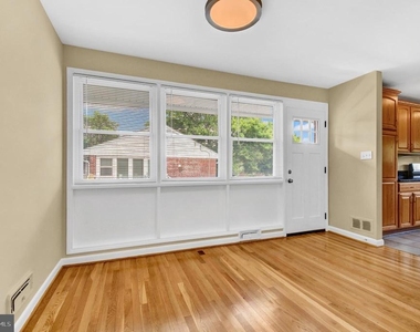 10228 Farnham Drive - Photo Thumbnail 10