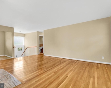 10228 Farnham Drive - Photo Thumbnail 9
