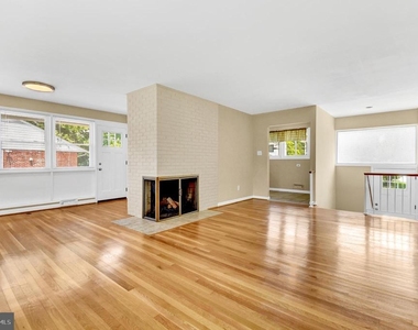 10228 Farnham Drive - Photo Thumbnail 6