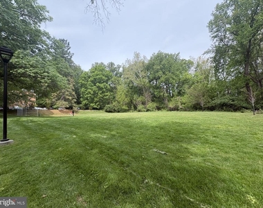 10403 Montrose Avenue - Photo Thumbnail 24