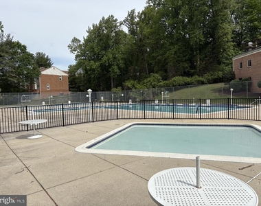 10403 Montrose Avenue - Photo Thumbnail 20