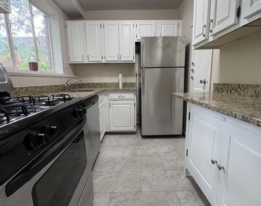 10403 Montrose Avenue - Photo Thumbnail 15