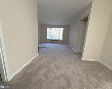10403 Montrose Avenue - Photo Thumbnail 7