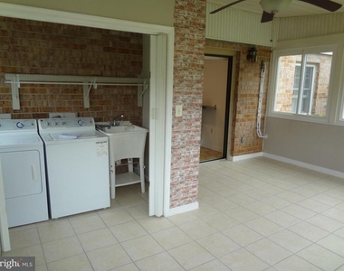 17540 Queen Elizabeth Drive - Photo Thumbnail 8