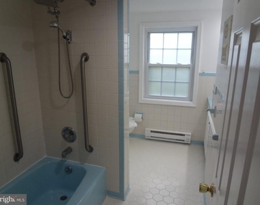 17540 Queen Elizabeth Drive - Photo Thumbnail 6