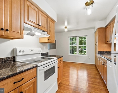 4515 Boastfield Lane - Photo Thumbnail 8