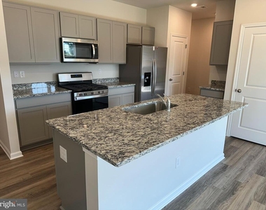 735 Pickerel Place - Photo Thumbnail 17
