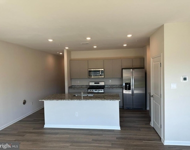 735 Pickerel Place - Photo Thumbnail 3