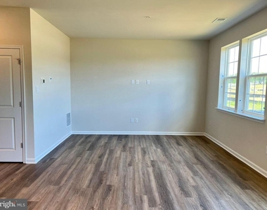 735 Pickerel Place - Photo Thumbnail 5
