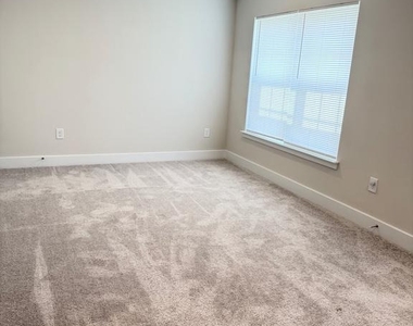 1235 Greylock Lane - Photo Thumbnail 4