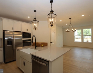 117 E Cromwell Street - Photo Thumbnail 4