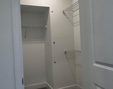 117 E Cromwell Street - Photo Thumbnail 25