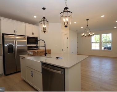 117 E Cromwell Street - Photo Thumbnail 3