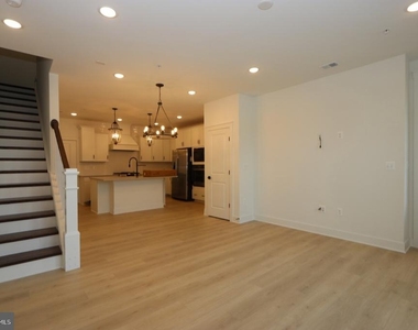 117 E Cromwell Street - Photo Thumbnail 17
