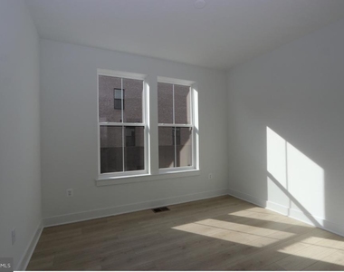 117 E Cromwell Street - Photo Thumbnail 15