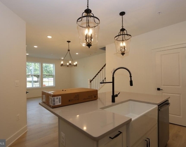 117 E Cromwell Street - Photo Thumbnail 6