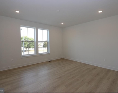 117 E Cromwell Street - Photo Thumbnail 10