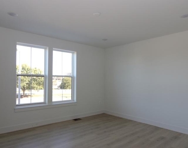 117 E Cromwell Street - Photo Thumbnail 26