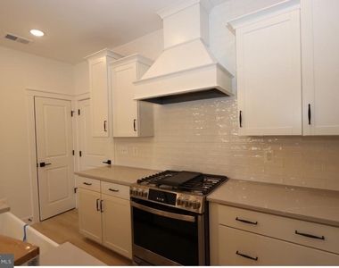 117 E Cromwell Street - Photo Thumbnail 5