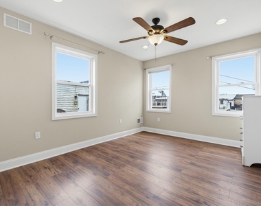 1429 Olive Street - Photo Thumbnail 14
