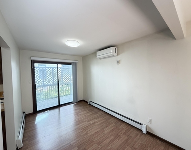 1707 Dexter Avenue - Photo Thumbnail 8