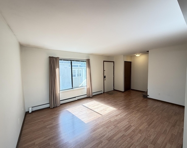 1707 Dexter Avenue - Photo Thumbnail 4