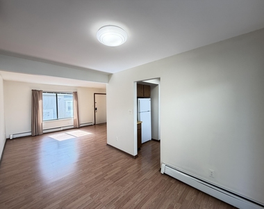 1707 Dexter Avenue - Photo Thumbnail 6