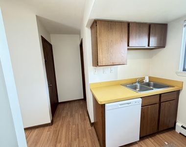 1707 Dexter Avenue - Photo Thumbnail 11