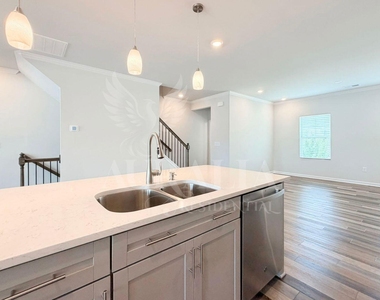 3018 Brellon Lane - Photo Thumbnail 9