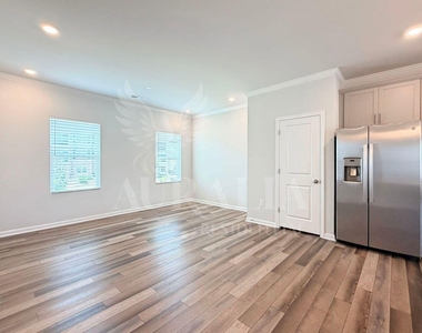 3018 Brellon Lane - Photo Thumbnail 12