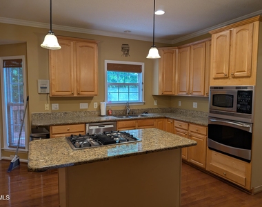 106 Tecumseh Court - Photo Thumbnail 6