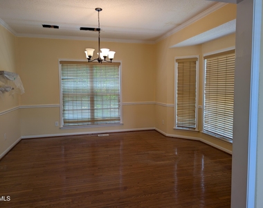 106 Tecumseh Court - Photo Thumbnail 2