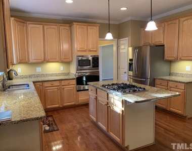 106 Tecumseh Court - Photo Thumbnail 8