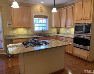 106 Tecumseh Court - Photo Thumbnail 7