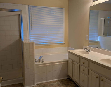106 Tecumseh Court - Photo Thumbnail 11