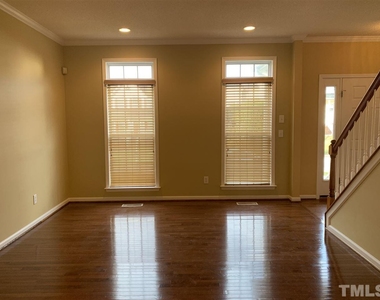 106 Tecumseh Court - Photo Thumbnail 4
