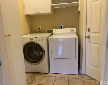 106 Tecumseh Court - Photo Thumbnail 13