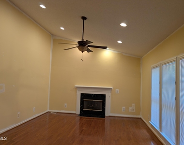 106 Tecumseh Court - Photo Thumbnail 5