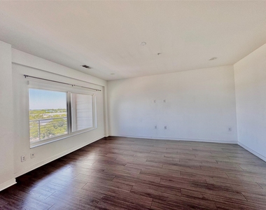 4361 S Congress Ave - Photo Thumbnail 3