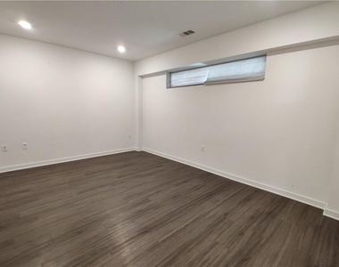 4361 S Congress Ave - Photo Thumbnail 9