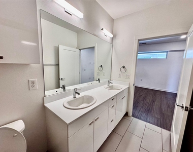 4361 S Congress Ave - Photo Thumbnail 23