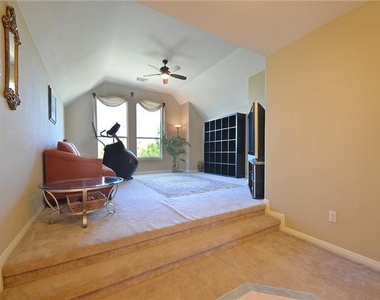 2409 Tivoli Dr - Photo Thumbnail 6