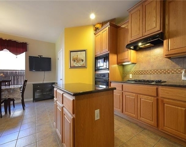 2409 Tivoli Dr - Photo Thumbnail 5