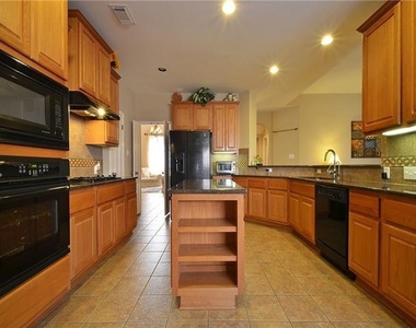 2409 Tivoli Dr - Photo Thumbnail 3