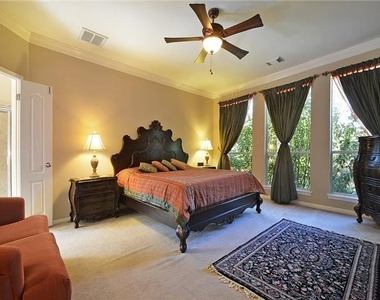 2409 Tivoli Dr - Photo Thumbnail 8