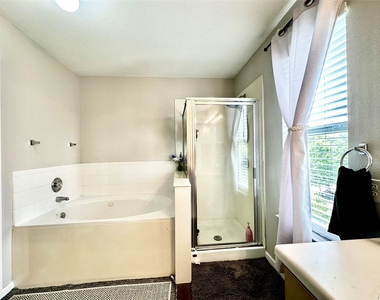 817 Tapestry Cv - Photo Thumbnail 15