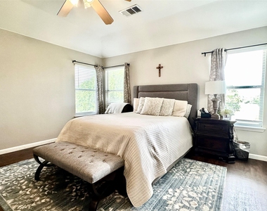 817 Tapestry Cv - Photo Thumbnail 13